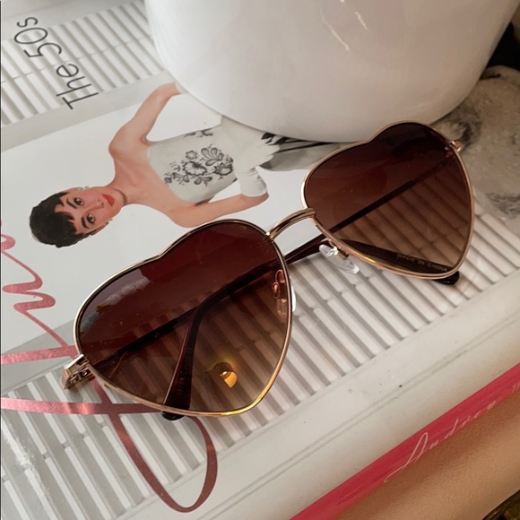 Heart shaped aviator sunglasses - Picture 2 of 3